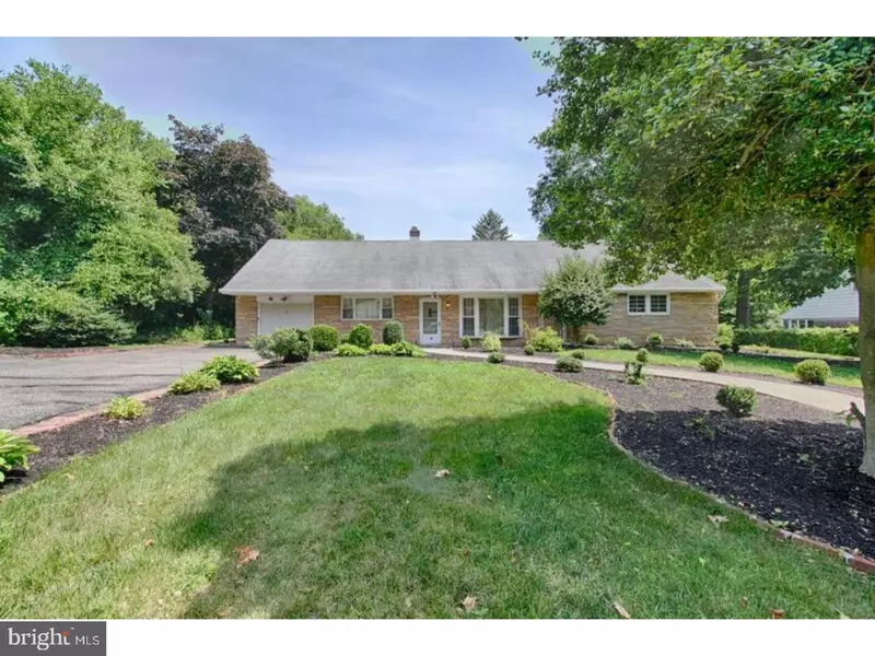 21 CIRCLE DR, Moorestown, NJ 08057