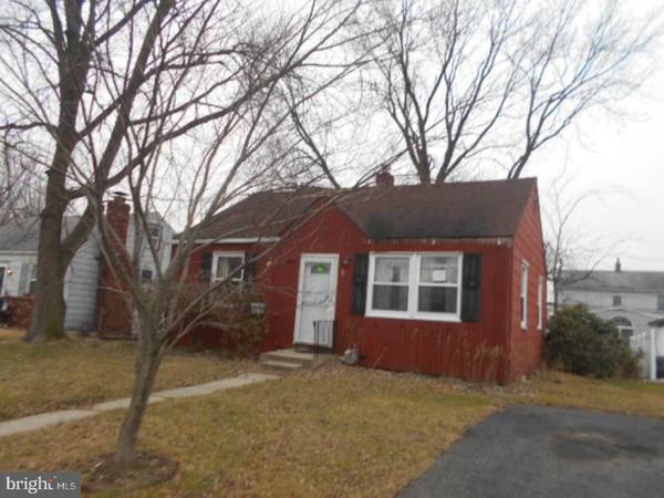 8 CIRCLE LN, Norwood, PA 19074