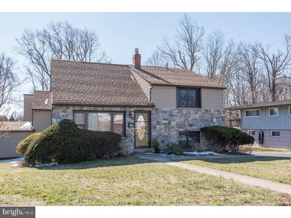 222 ROBIN HOOD LN, Aston, PA 19014