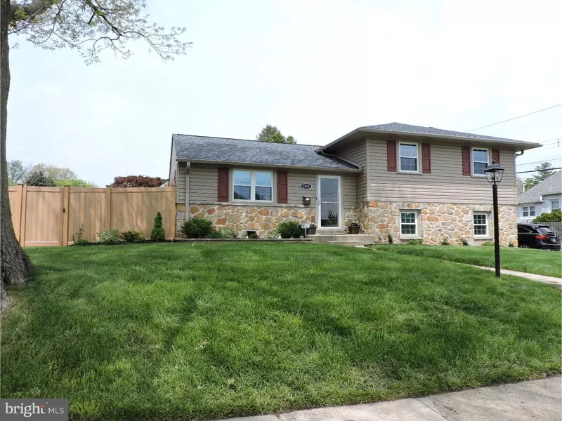 3215 CEDAR LN, Drexel Hill, PA 19026