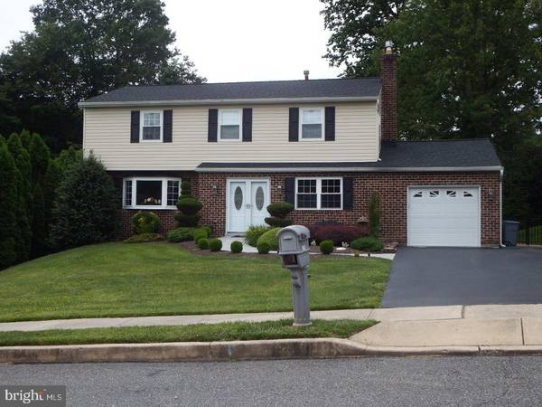 2261 CRESTVIEW LN, Aston, PA 19014