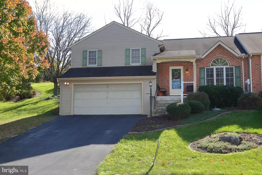 25 WADE DR, Lititz, PA 17543