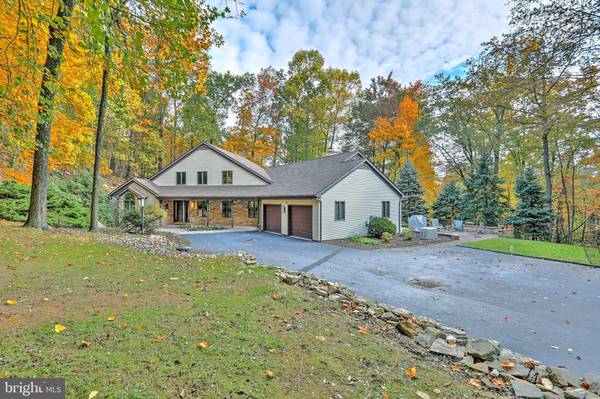 930 LAUREL WOODS LN, Hanover, PA 17331