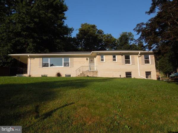 1802 CLOVER LN, York, PA 17403