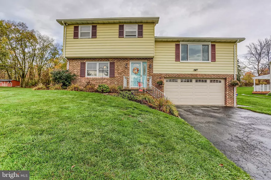 2543 DANIELLE DR, Dover, PA 17315