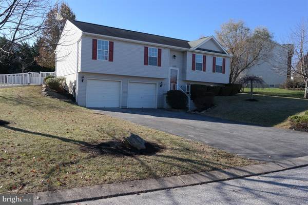 137 BERKSHIRE LN, Stewartstown, PA 17363