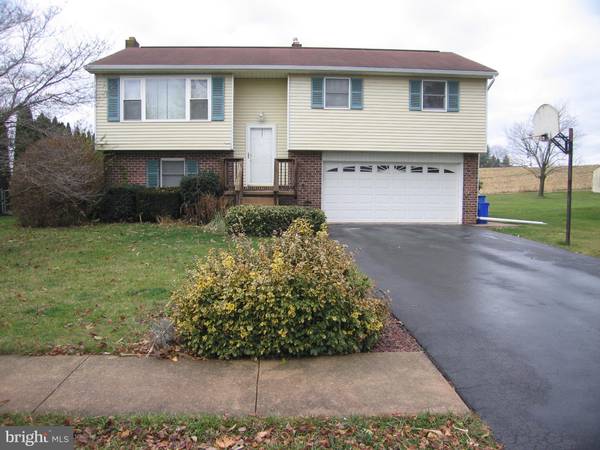 240 LENA DR, York, PA 17408