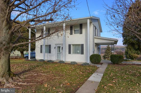 952 E MAIN ST, Hegins, PA 17938