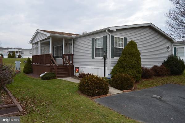 203 GREENBRIAR CIR, Lancaster, PA 17603