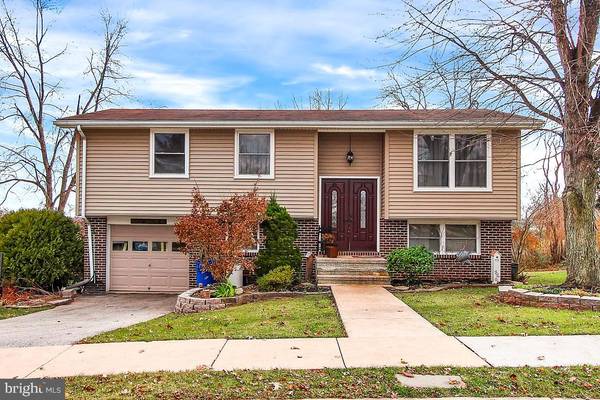 226 MAPLEWOOD DR, Dover, PA 17315