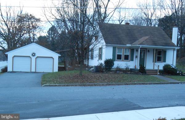 214 N CHARLOTTE ST, Manheim, PA 17545