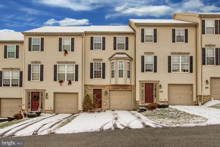 2718 HUNT CLUB DR, York, PA 17402