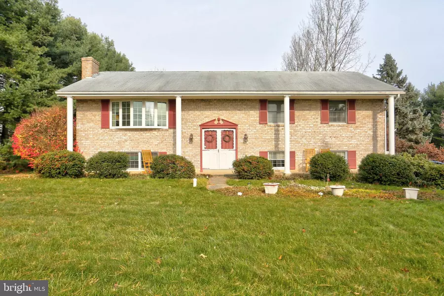 26 FAIRLAND RD, Manheim, PA 17545