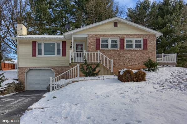 400 FAIRWAY DR, Etters, PA 17319