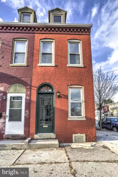 571 WALNUT ST, Columbia, PA 17512