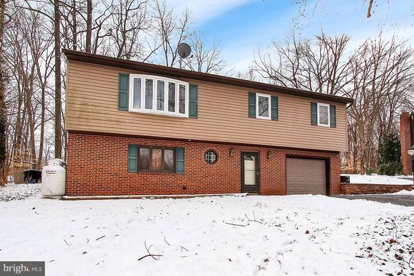 275 CARTREF RD, Etters, PA 17319