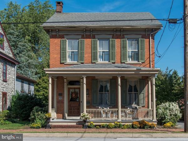 37 E MAIN ST, Strasburg, PA 17579