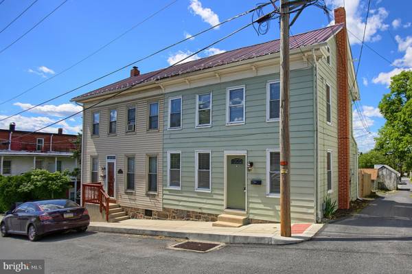 11 E YORK ST, Dillsburg, PA 17019