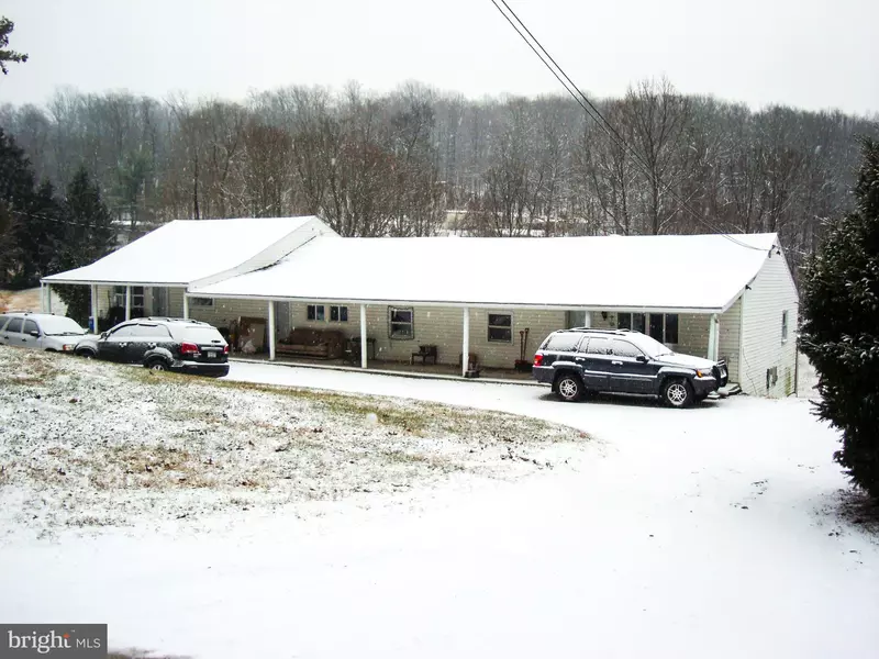 2570 SANGER LN, Etters, PA 17319