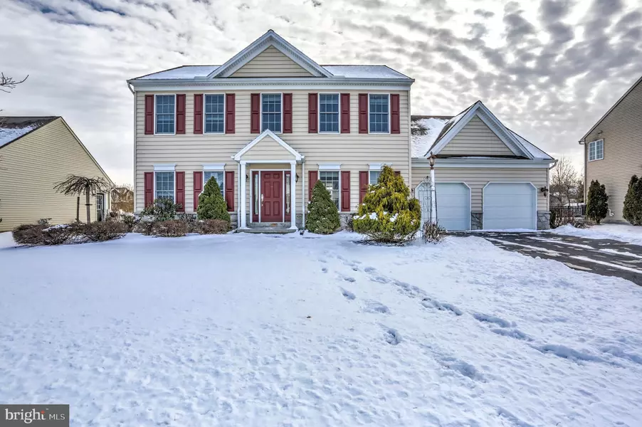 8 MANOR CIR, Palmyra, PA 17078