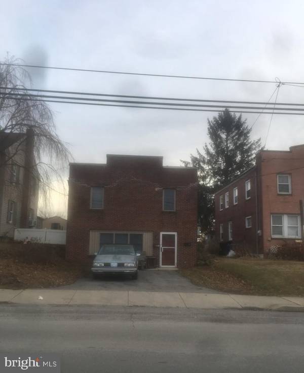 216 -218-218 E JACKSON ST, New Holland, PA 17557