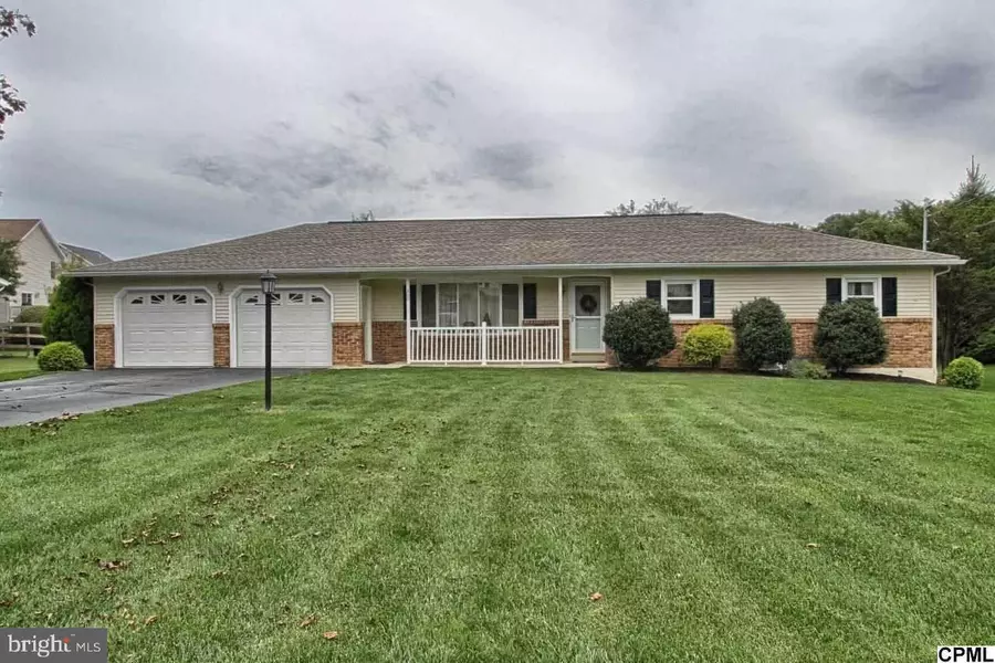 400 W PINE ST, Mount Holly Springs, PA 17065