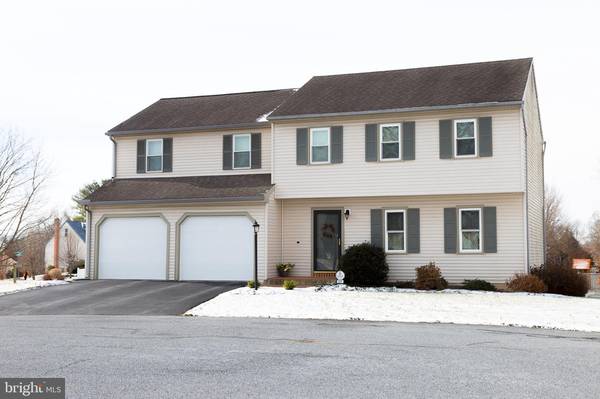 694 N FIELD DR, Lancaster, PA 17603