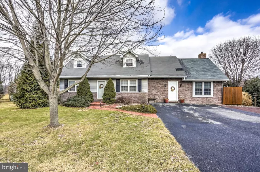 25 W RYELAND RD, Womelsdorf, PA 19567