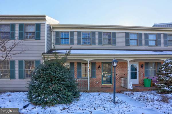 35 LAURIE LN, Lititz, PA 17543