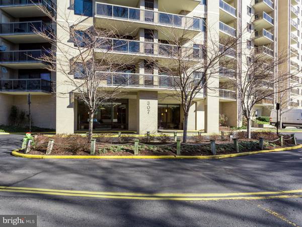 307 YOAKUM PKWY #1022, Alexandria, VA 22304