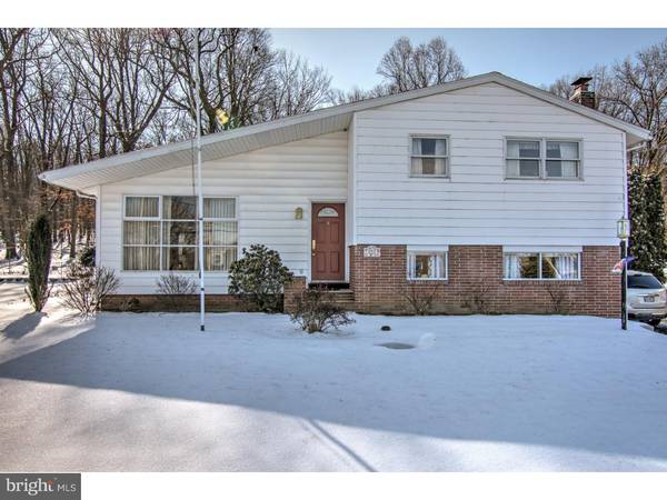 32 W RYELAND RD, Womelsdorf, PA 19567