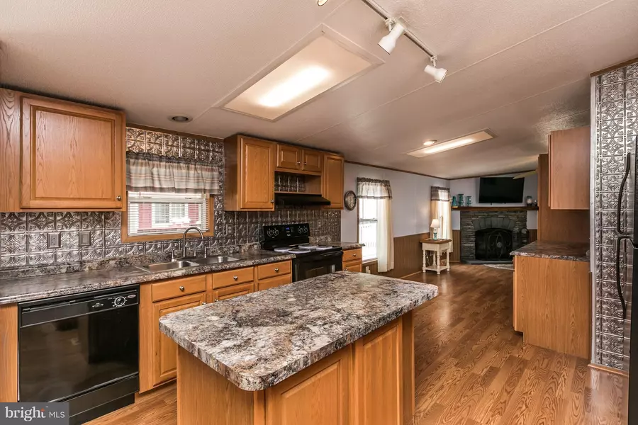 3537 HONEYSUCKLE LN, Middle River, MD 21220