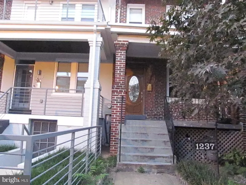 1237 OATES ST NE, Washington, DC 20002