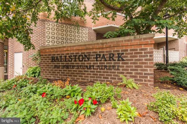 Arlington, VA 22201,1050 N STUART ST #302