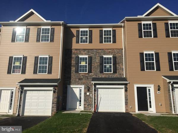 14 HOLSTEIN DR #7, Hanover, PA 17331