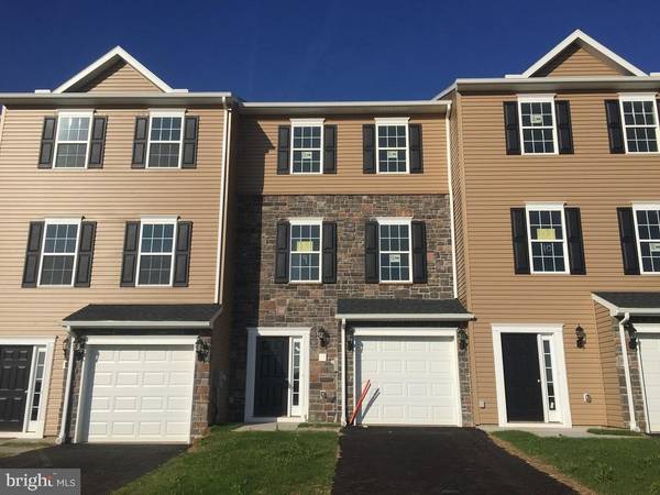 18 HOLSTEIN DR #9, Hanover, PA 17331