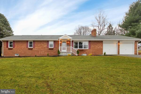 33 VALLEY VIEW RD, Hanover, PA 17331