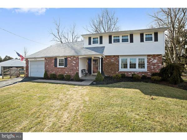 6 HILLCREST CIR, Doylestown, PA 18901