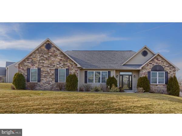 331 WOODS EDGE DR, Douglassville, PA 19518