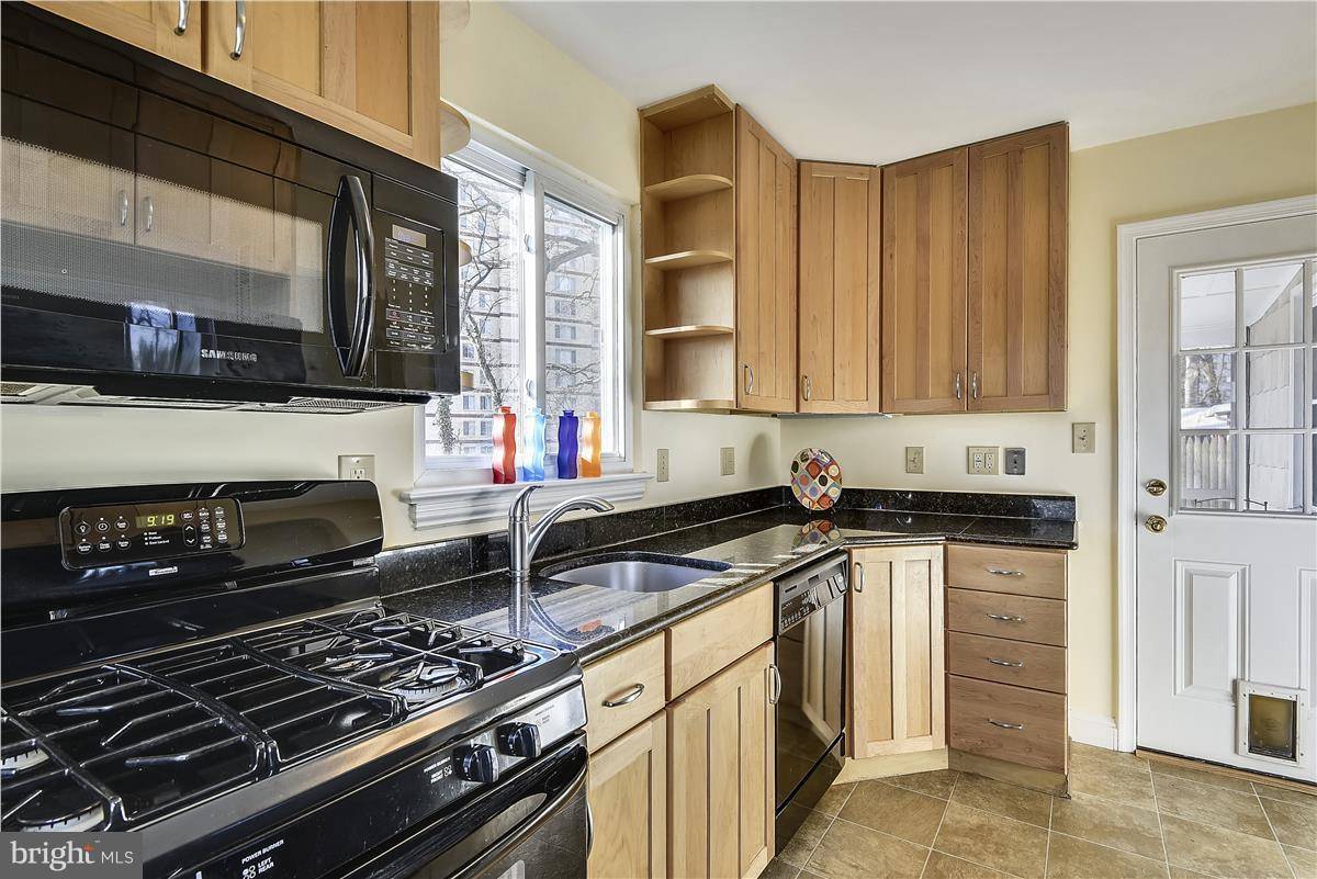 Silver Spring, MD 20901,910 HERON CT