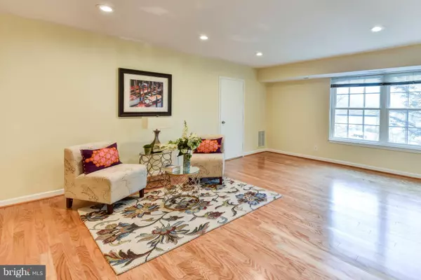 Mclean, VA 22102,7600 TREMAYNE PL #313