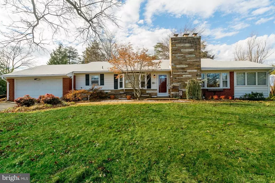 3304 LONGBRANCH DR, Falls Church, VA 22041