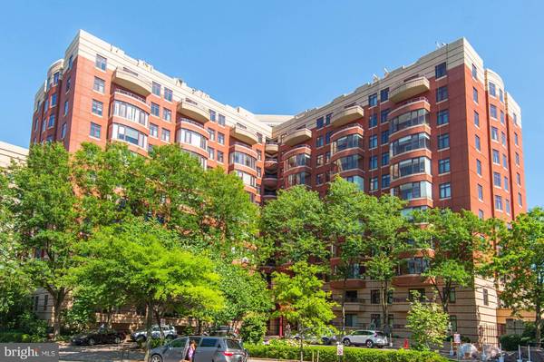 2400 CLARENDON BLVD #304, Arlington, VA 22201