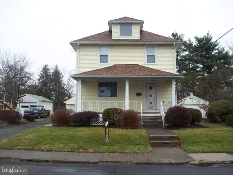 221 E MONUMENT AVE, Hatboro, PA 19040