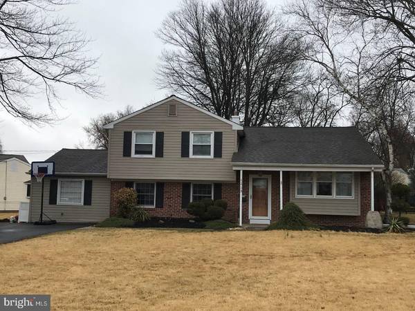 1213 LYNDA LN, Warminster, PA 18974