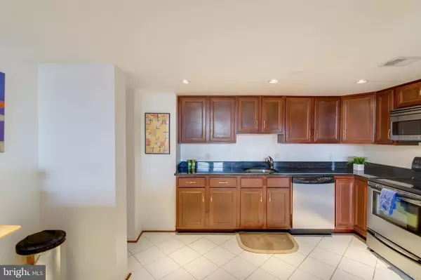 Arlington, VA 22202,1515 ARLINGTON RIDGE RD S #606