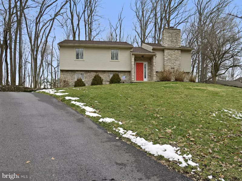 2770 STEVENS SUMMIT DR, Columbia, PA 17512