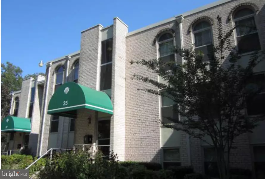 35 CANTERBURY SQ #302, Alexandria, VA 22304