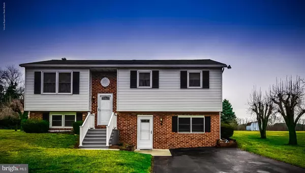 70 SHIRLEY LN, Littlestown, PA 17340