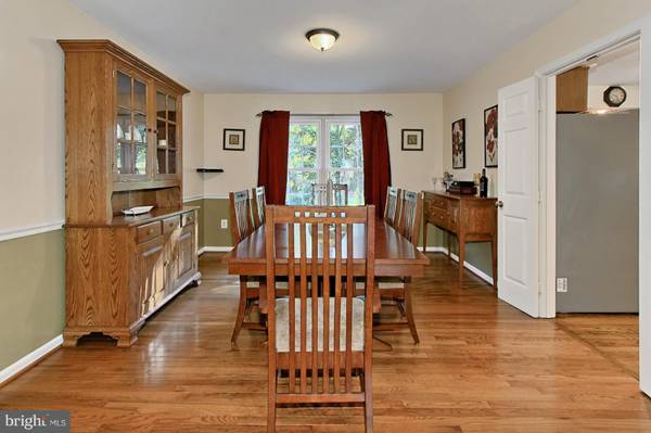 Centreville, VA 20121,6811 HARTWOOD LN